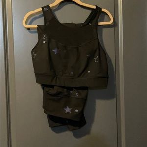 XL Old navy active sports bra and 7/8 leggings